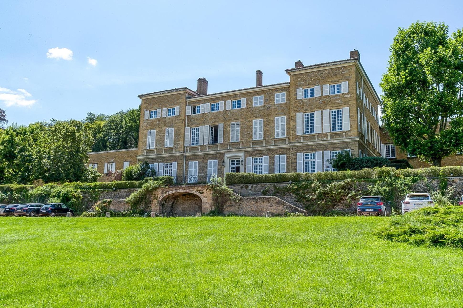 Sejourner Au Chateau De La Roue Grand Appartement Lissieu Exterior foto